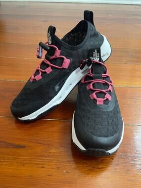 The North Face Skagit Water Shoes Women 6 Black Pink Toggle Outdoor Sneakers